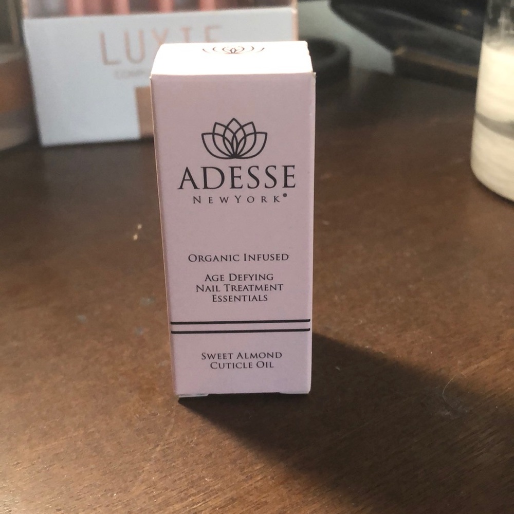 Adesse Nail Treatment